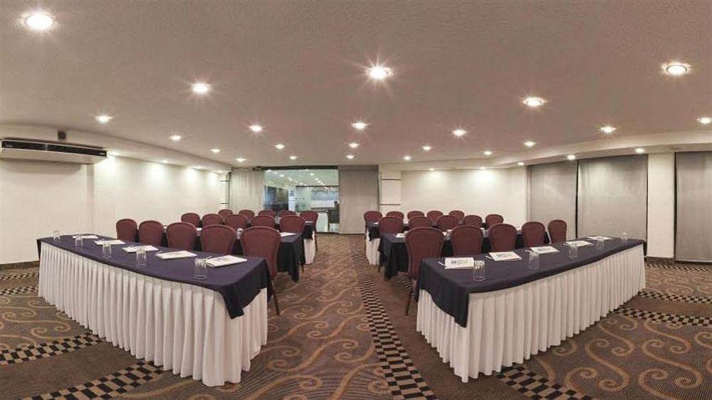 Holiday Inn Express Toluca By Ihg Екстер'єр фото