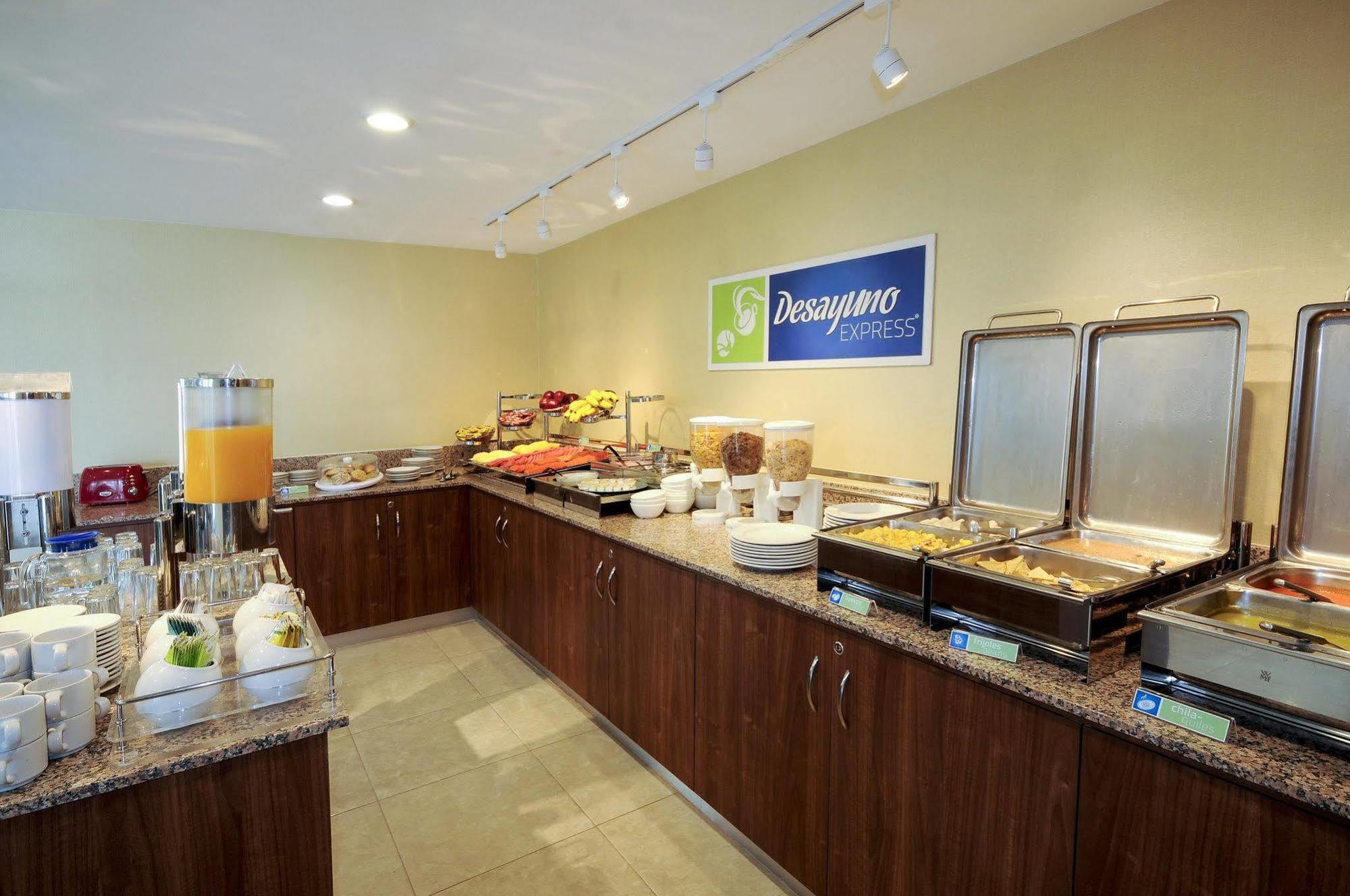 Holiday Inn Express Toluca By Ihg Екстер'єр фото